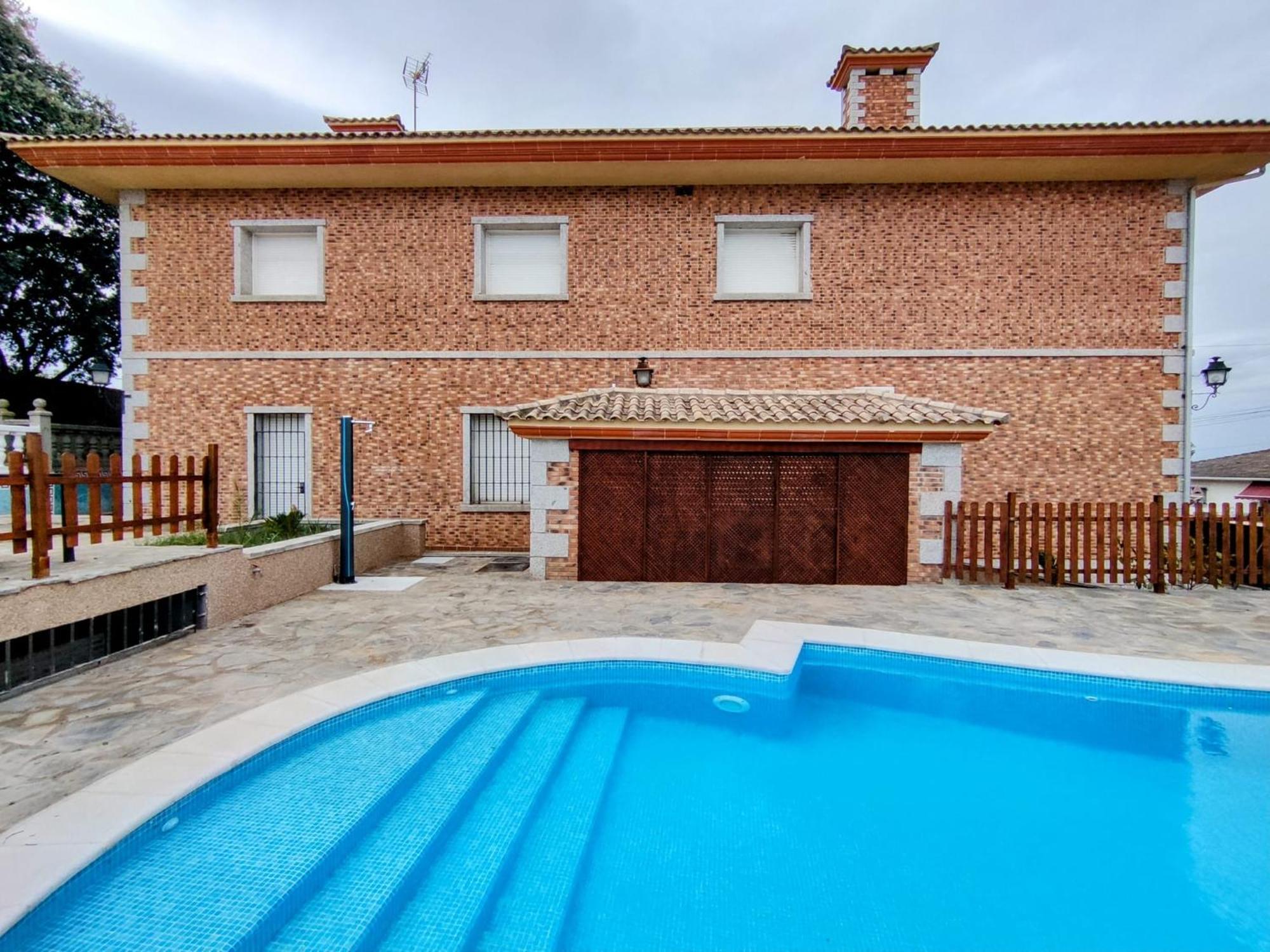 Preciosa Villa Para Grupos Grandes Con Piscina Y Bbq Casarrubios del Monte Luaran gambar