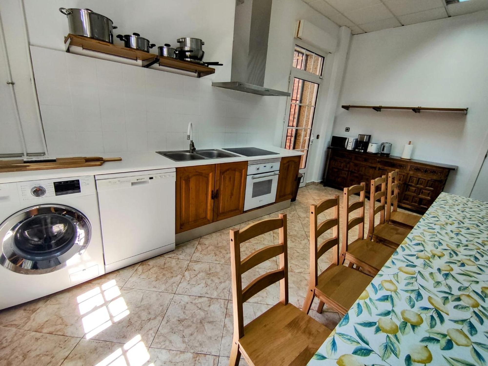 Preciosa Villa Para Grupos Grandes Con Piscina Y Bbq Casarrubios del Monte Luaran gambar
